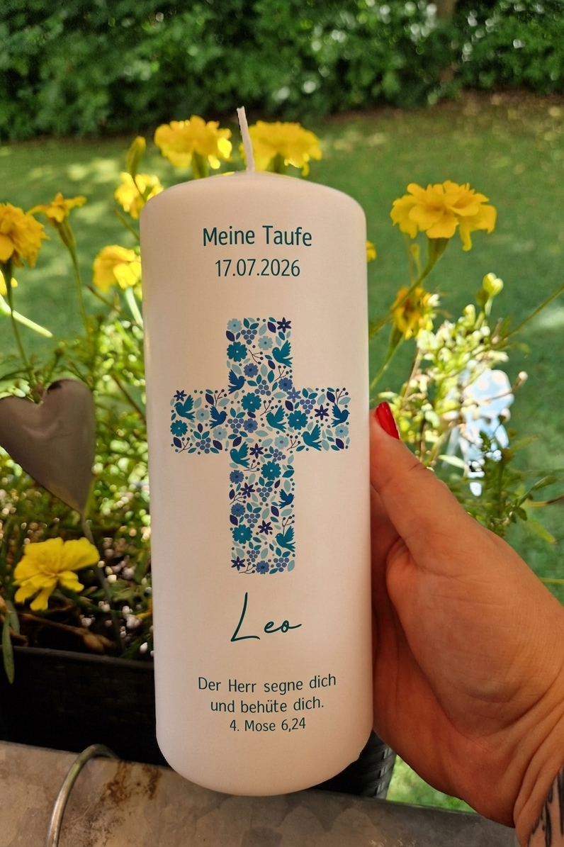 Taufkerze mit modernem Kreuz